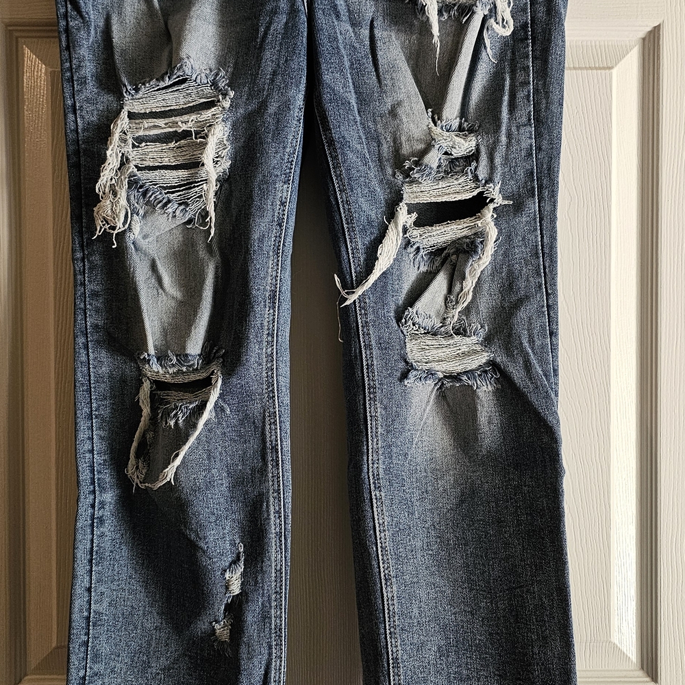 RISEN Women’s Size 1XL Distressed Frayed Hem Denim Jeans